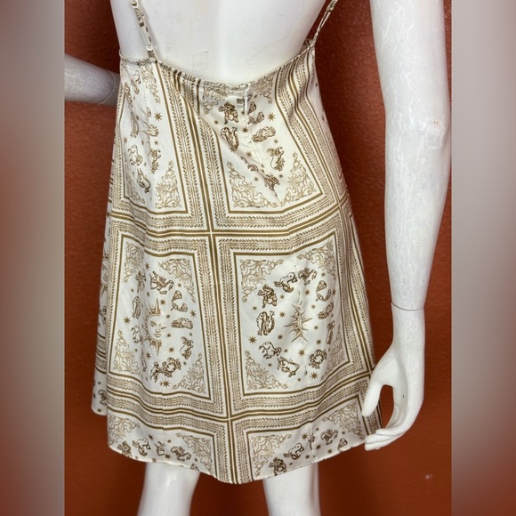 Danielle Bernstein Cream and Brown Zodiac Patterned Mini Dress Size 14. E47 - Picture 12 of 13